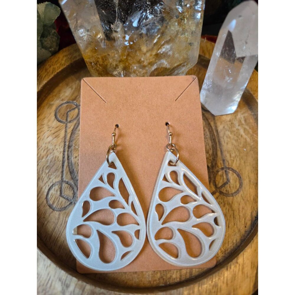 White Cutout Teardrop Dangle Earrings